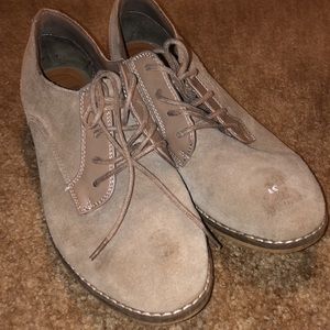 Oxford style shoes
